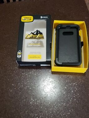 Brand New SAMSUNG S10e OTTERBOX Only Case